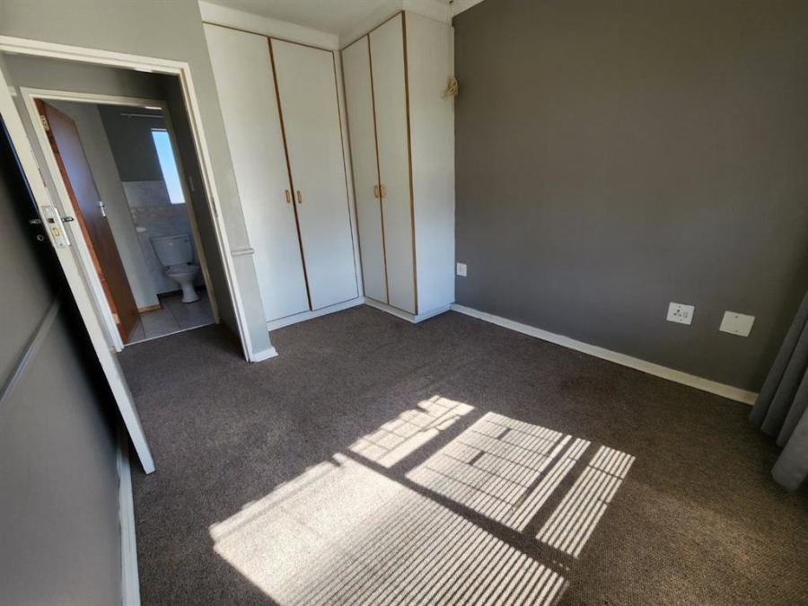2 Bedroom Property for Sale in Langenhovenpark Free State